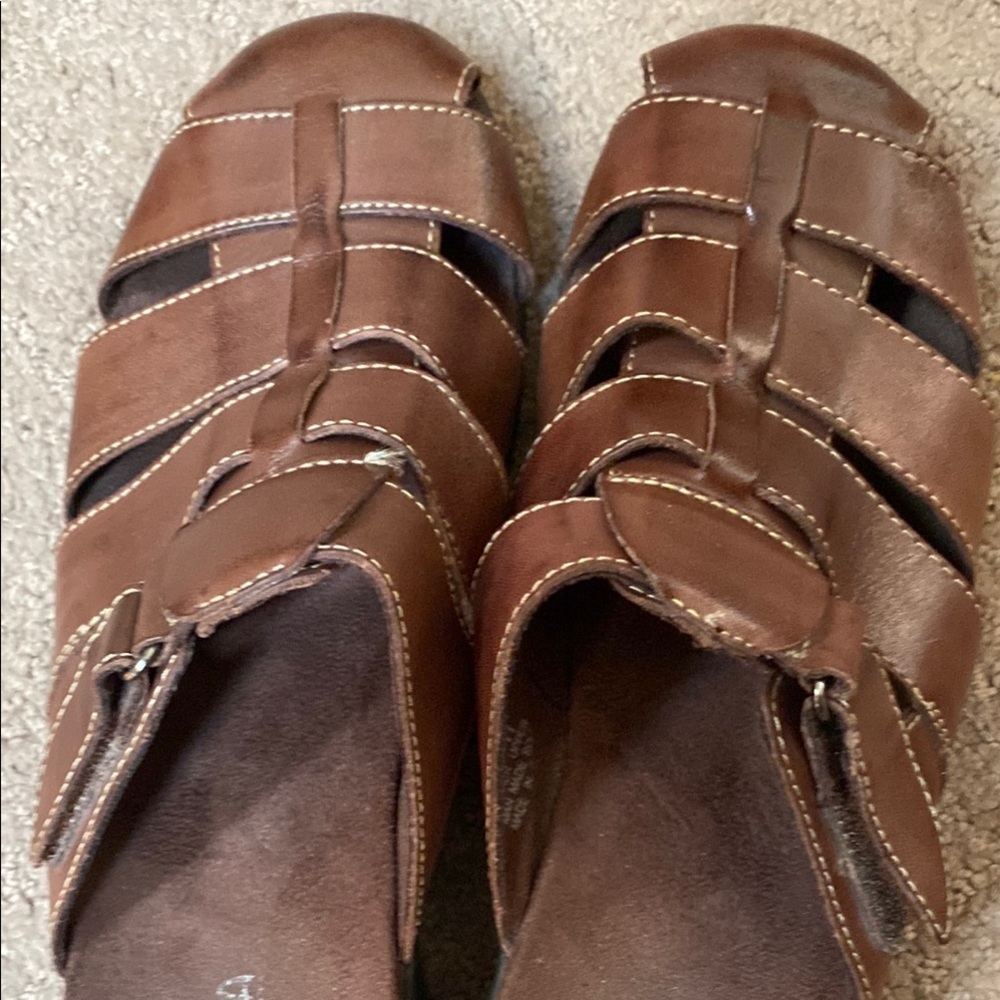 Brown Leather Men’s Minnetonka Size 11 Sandals - Picture 8 of 8